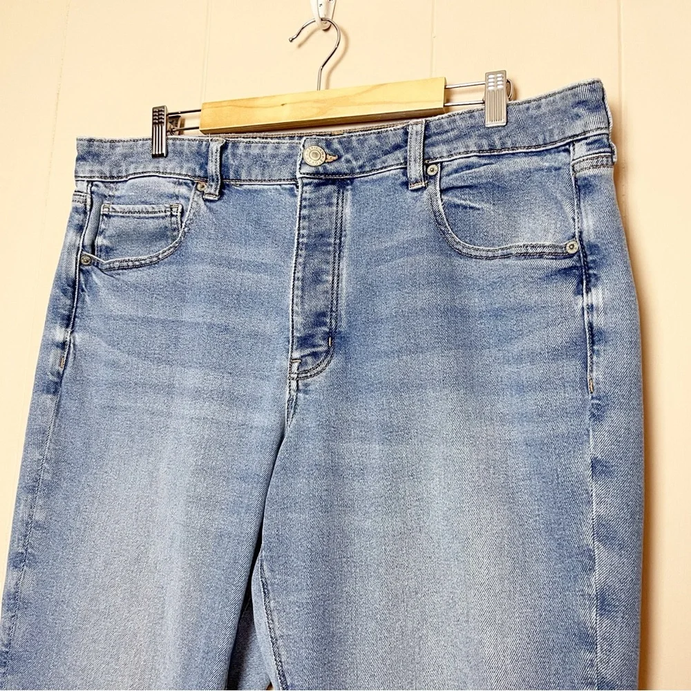 American Eagle Tomgirl‎ Jeans 18 stretch light wash relaxed fit high rise waist